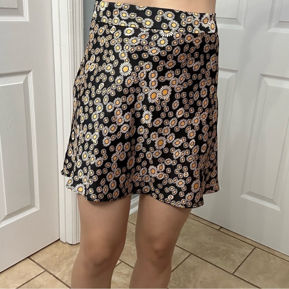 Free People Skirt Mini Floral Dainty Coquette Sunflower Satin Boho Size 6 Small